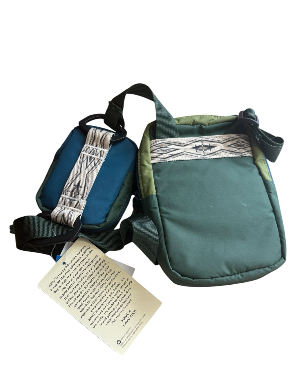 KAVU Yorktown Crossbody Nylon Sling Bag NWT in Green/Blue -- NWT - Picture 4 of 7